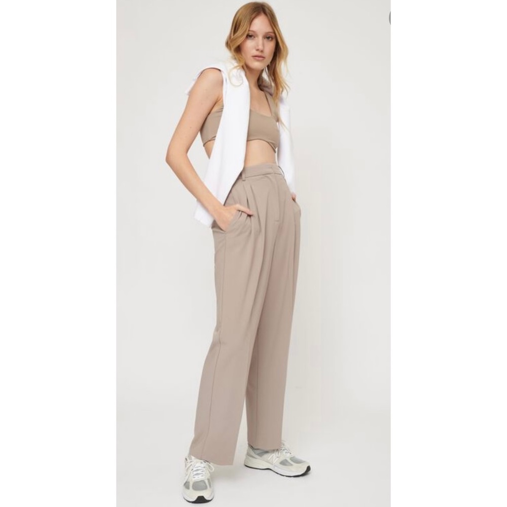 LILA PLEATED STRAIGHT PANTS